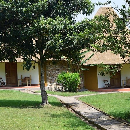 Kibale Guest Cottages Fort Portal 外观 照片